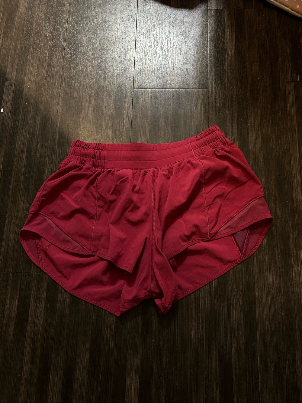 lululemon hotty hot 2.5” shorts